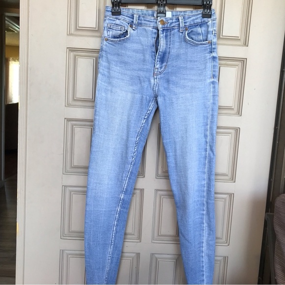 Bershka Jeans US Sz4 5 Pocket Skinny Medium Wash Med Rise - Picture 1 of 9